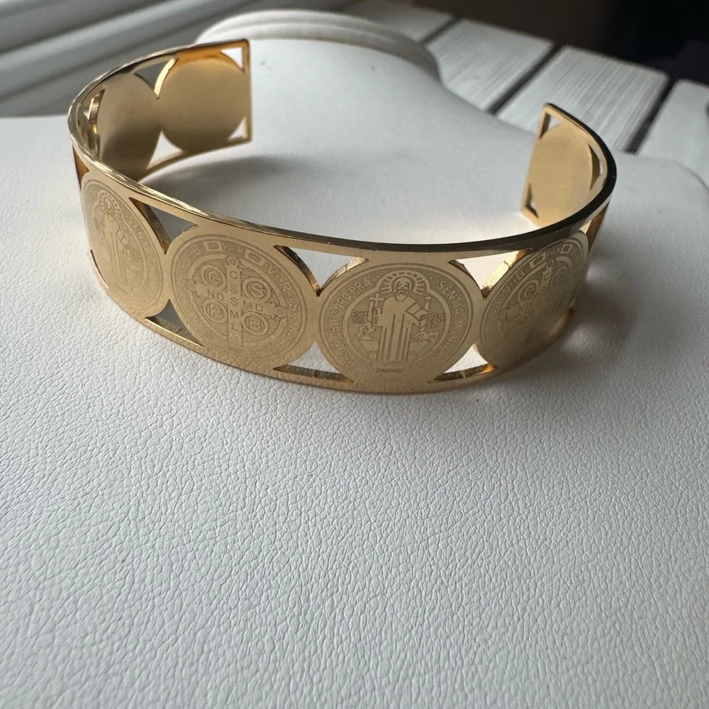 Chic Gold Coin Cuff Bracelet - Picture 11 of 14